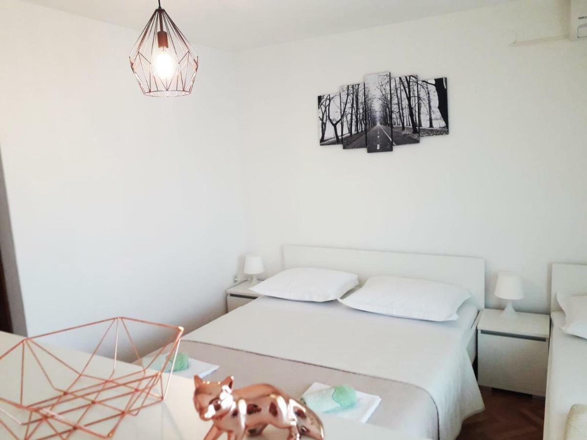 Apartments Mira Makarska Bagian luar foto