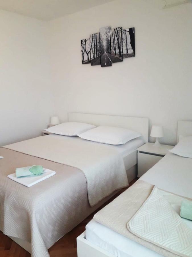 Apartments Mira Makarska Bagian luar foto