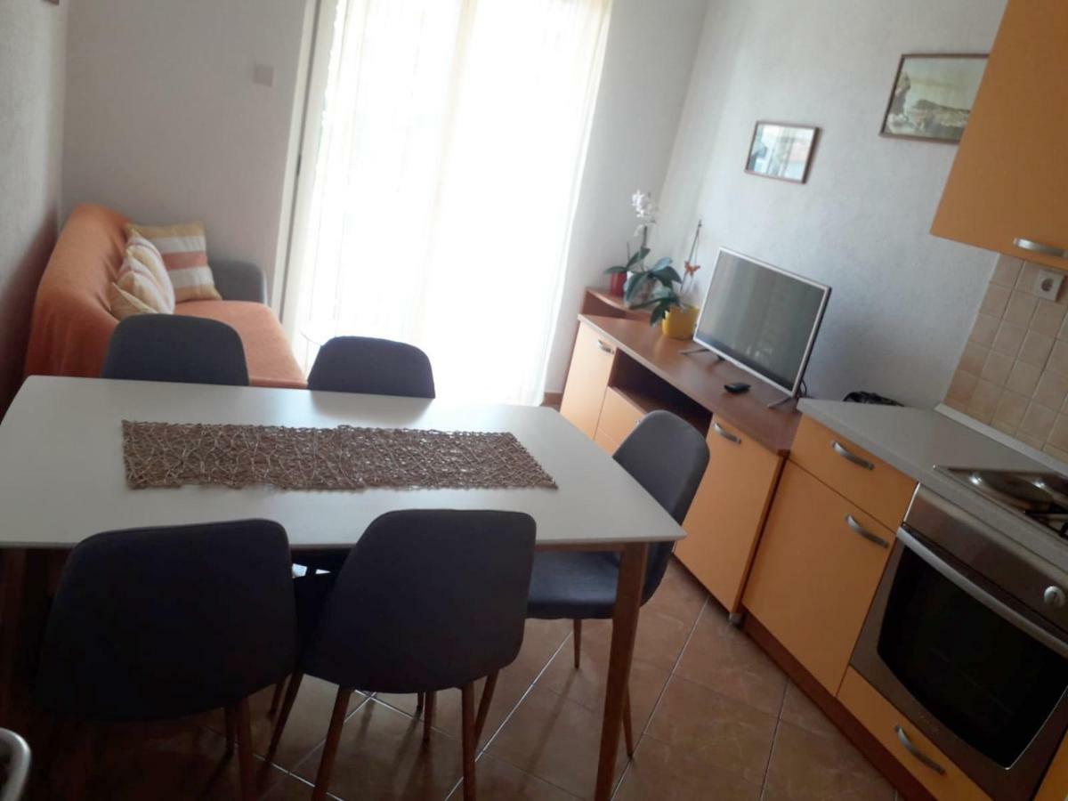 Apartments Mira Makarska Bagian luar foto