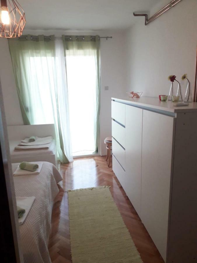 Apartments Mira Makarska Bagian luar foto